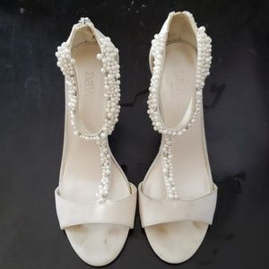 David's Bridal Pearl T strap "Loren" heels Sz 7.5